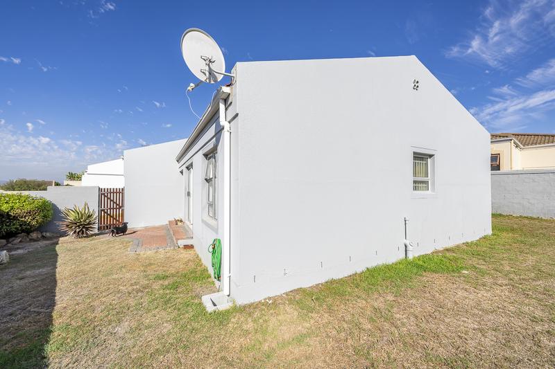 3 Bedroom Property for Sale in Uitzicht Western Cape